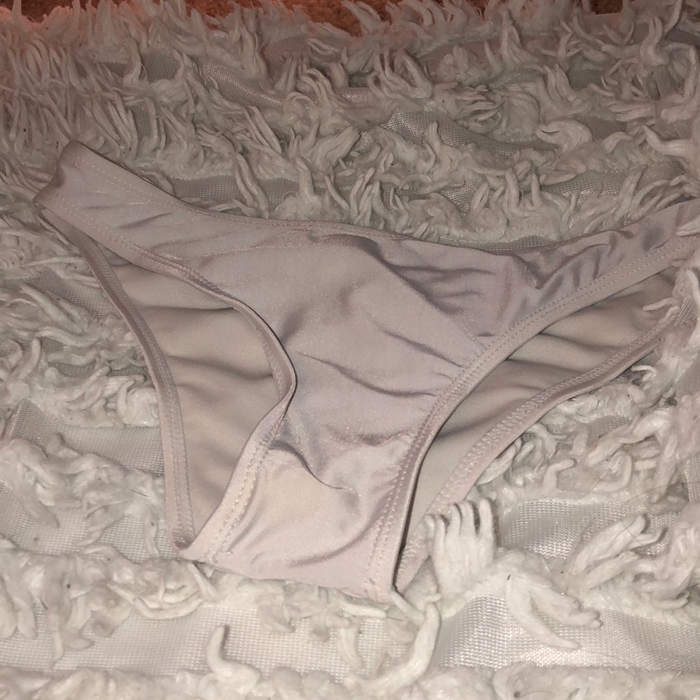 🦄 WHITE BIKINI BOTTOMS!🦄